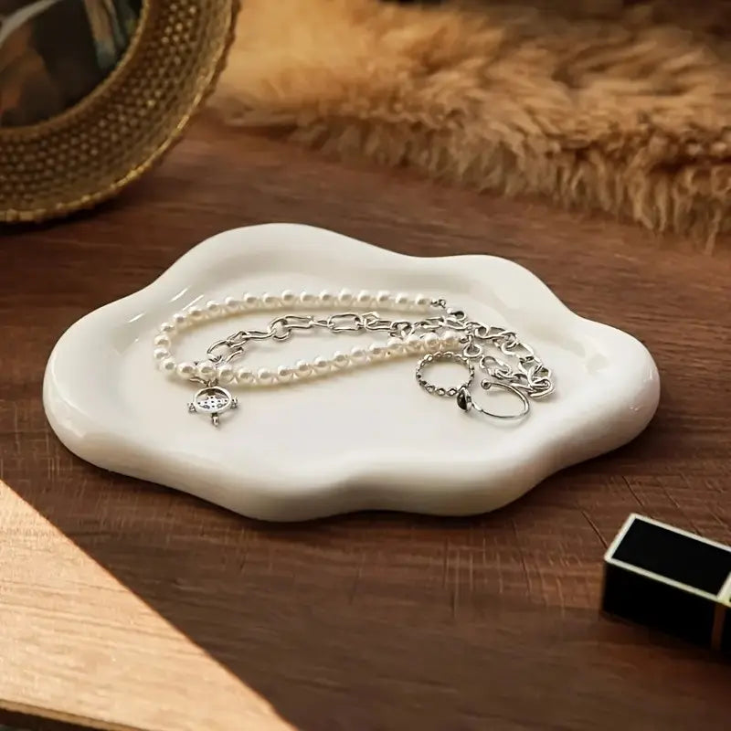Cloud-Shaped Jewelry Tray, Single Layer Plastic Decorative Cute Storage Organizer for Perfume, Watches, Necklaces, Earrings, Artistic Desktop Decoration, Desktop Organization, Cloud Shape Design